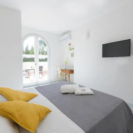 Mediterraneo Bed & Breakfast 4*