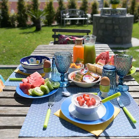 Mediterraneo Couette-café 4*